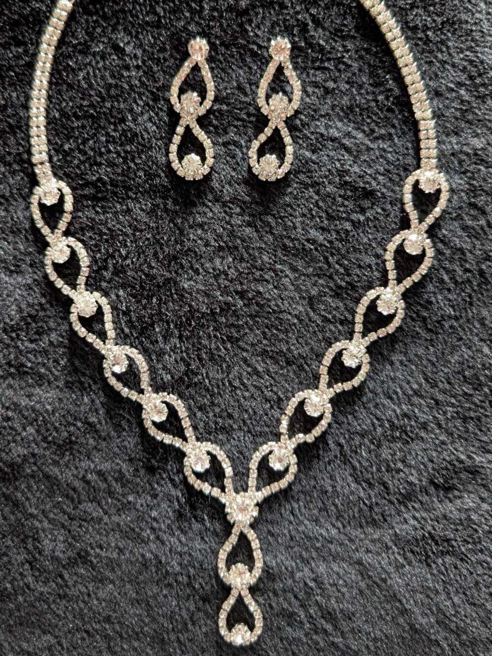 Jessica McClintock Silver-toned Chain with Clear Rhinestones Jewelery Set